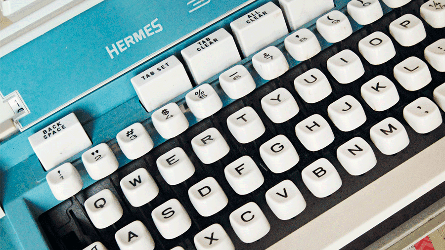 máquina de escribir con teclado qwerty